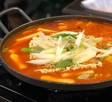 Ramen and Rice Cake Stir-Fry