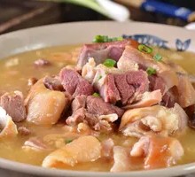 Ham Leg Stewed with White Kidney Beans