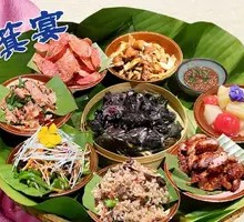 Twenty-Six Families Hand-Rubbed Rice Ethnic Bento Feast