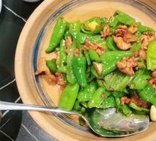 Grandmother's Stir-Fried Pork with Green Pepper