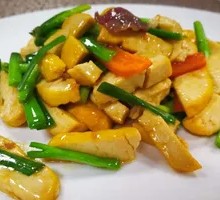 Stir-fried Yellow Tofu with Green Pepper