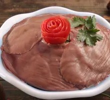 Sliced Pork Kidney with Big Knife
