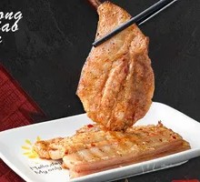 Comfort-style Steamed Pork Belly in Vegetable Wrap