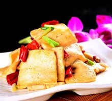 Stir-fried Leek with Yellow Soybeans and Tofu