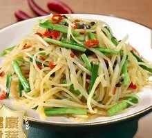 Stir-fried Potato Shreds with Garlic Chives Flowers