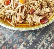 Stir-fried Leek Root with Pork