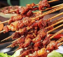 Charcoal-Grilled Meat Skewers
