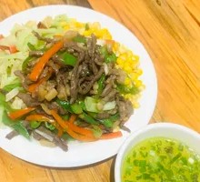 Green Pepper and Pork Stir-fry Rice Bowl