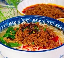 Dry-Mixed Sauce Rice Noodles