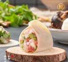 Fragrant Coriander Water Chestnut Pork Dumplings