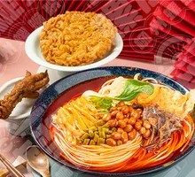 Fried Egg and Chicken Feet Luosifen