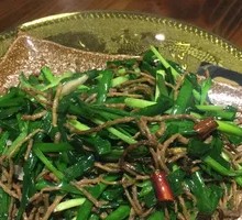 Stir-Fried Leek with Walnut