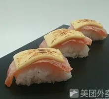 Cheese Salmon Sushi