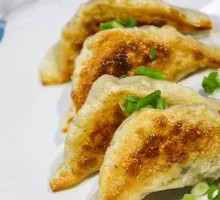 Pan-Fried Beef and Chive Dumplings