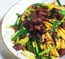 Small Pot Braised Rice Noodles with Crispy Pork Cracklings