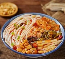 Crackling Rolls with Snail Noodles