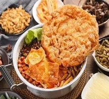 Special Fried Egg Snail Noodles
