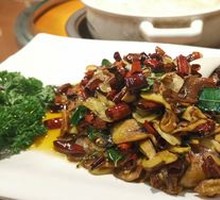 Stir-Fried Delicious Chanterelle Mushrooms