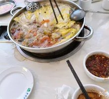 Sour Cabbage Pork Trotter Pot