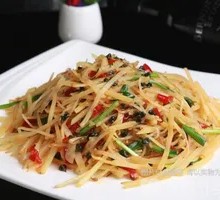 Stir-fried Potato Shreds with Garlic Chives Flowers