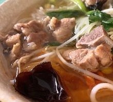 Clear Soup Pork Rib Rice Noodle Roll