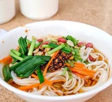Mixed Sauce Fine Rice Noodles