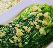 Garlic Stir-Fried Lettuce