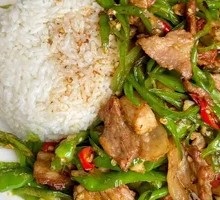 青椒炒肉盖饭