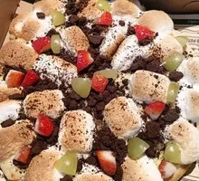 Marshmallow Chocolate Pizza