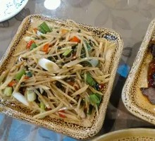 Stir-fried Leek Flowers with Potato Shreds