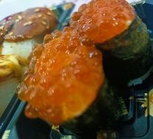 Salmon and Caviar Sushi Roll