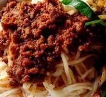 Stewed Rice Noodles with Meat Sauce