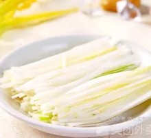 Hand-Cut Fresh Green Onion Strips