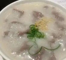 Beef Rice Porridge with Freshly Cooked Beef