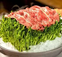 Tender Beef with Fresh Greens