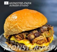 PAPA's Signature Shredded Pork & Cheese Beef Burger