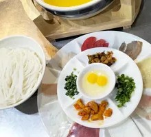 Crossing-the-bridge Rice Noodles