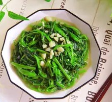 Stir-Fried Water Spinach with Garlic