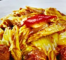 Braised Pork Dumplings with Chinese Cabbage and Tofu Skin