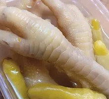 Sichuan-style Pickled Chicken Feet