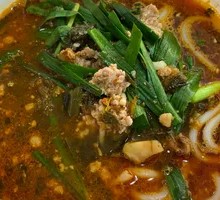 Sauce-Flavored Pork Rice Noodles in Small Pot