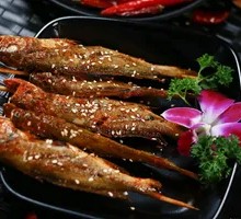Charcoal-grilled small yellow croaker