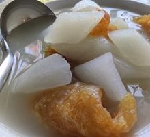 Braised Pigskin and Radish Soup