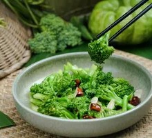 Stir-Fried Cauliflower Greens