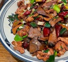 Delicious Boletus Mushroom Stir-Fry with Pork
