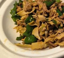 Grandmother's Stir-Fried Pork with Green Pepper