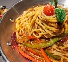 Black Pepper Beef Stir-Fried Noodles