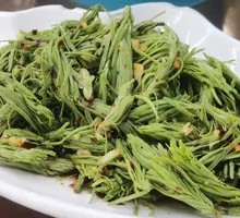 Stir-Fried Bitter Thorn Blossoms