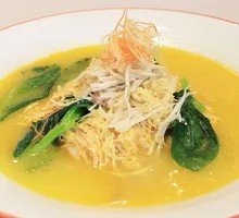 Wild Mushroom Golden Soup with Tofu Noodles