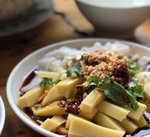 Cold Rice Noodle and Mung Bean Jelly Mix